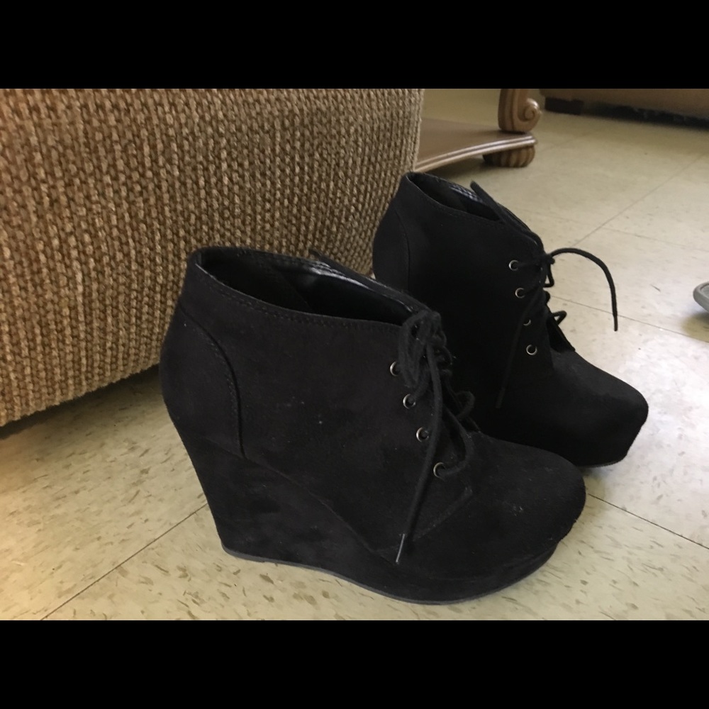 Black Wedges